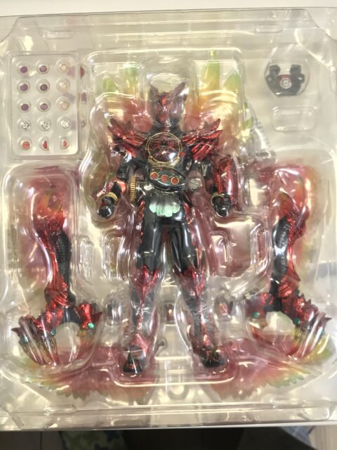 12eckix-480x640 ワイ、1万3000円の仮面ライダーのフィギュアを買って大はしゃぎ